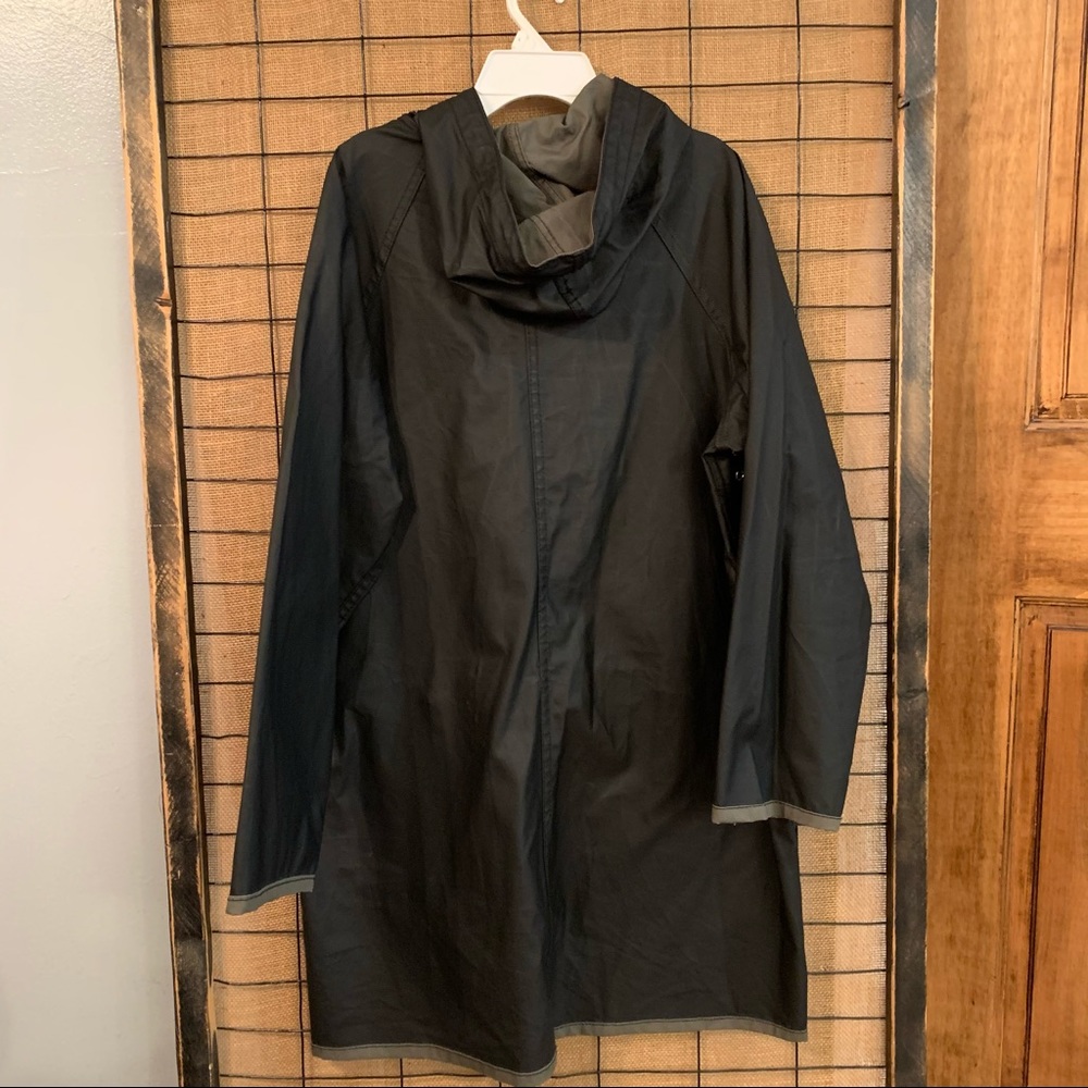 BDG Reversible Rain Jacket - Picture 5 of 8